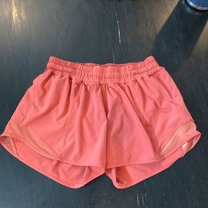 Lululemon Hotty Hot shorts 4” dusty pink size 6